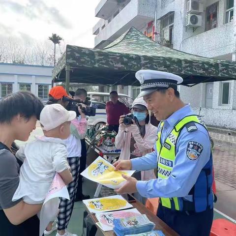 交警宣传进乡村  交通安全记心间——南林乡人民政府开展交通安全宣传活动