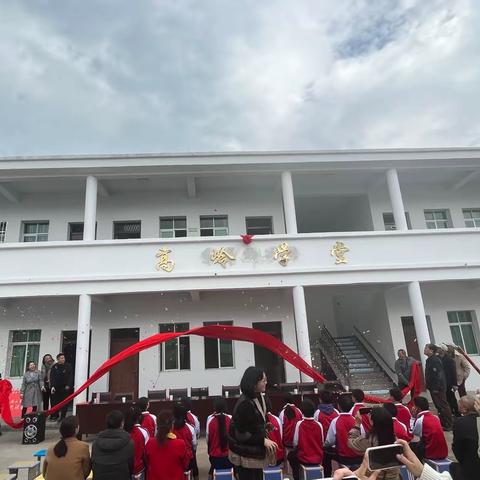 多彩陶艺 绽放光彩——瑶里镇东埠小学高岭学堂揭牌仪式暨陶艺设备捐赠仪式