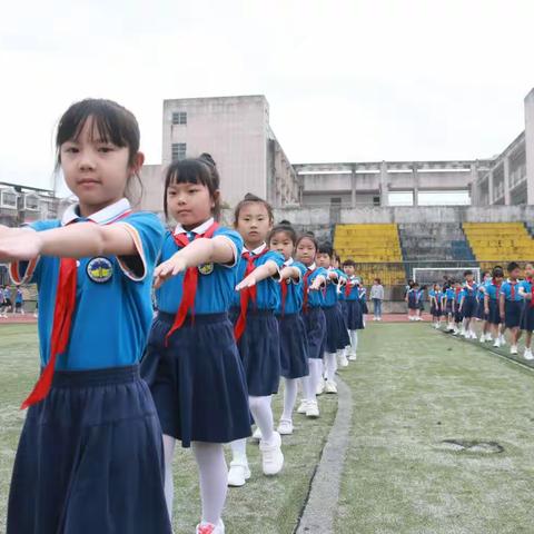 阳光体育添活力 多彩课间美校园—— 横峰县第二小学大课间三操比赛