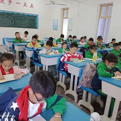 2023年11月9日荷叶塘小学书法4班活动剪影