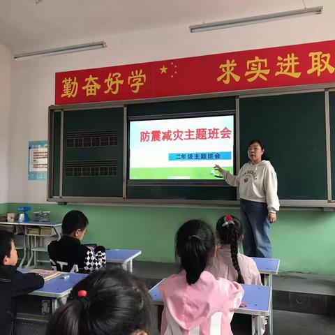 【关爱学生幸福成长】峰峰矿区豆府沟小学举行“防震减灾演练”