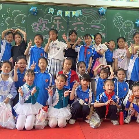 欢乐六一，七彩童年——记二（7）班六一活动