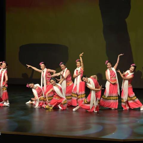 欣华舞蹈团傣族舞《水乡》                            渥太华华联会2019中秋及建国七十周年晚会