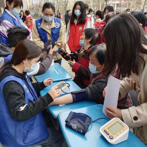 龙台观养老服务中心举办“阳春三月，健康伴我行”志愿者宣传活动