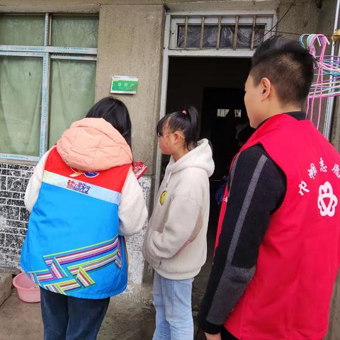 黄泥塘镇社工站‖情系留守未成年，新春慰问暖童心