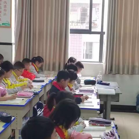 “携手同行      同学同乐”——石堡学校牵手赤水一小到赤水市气象局开展研学实践活动