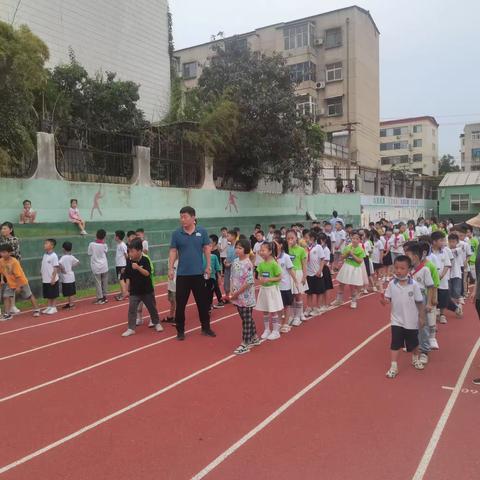 迎面接力赛，有你才精彩——舞钢市实验小学田径运动会集体项目