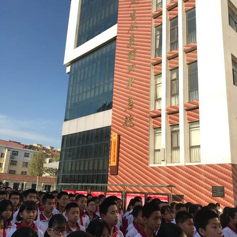 强化思想意识，构筑安全长城----平原四中举行“提高国家安全意识，增强国家安全责任”主题升旗仪式