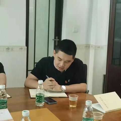 会上集中学，会下我自读——坪西社区党史学习日活动