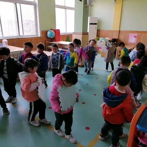 康幼人民路分园主题背景下的区角活动—《来电啰》