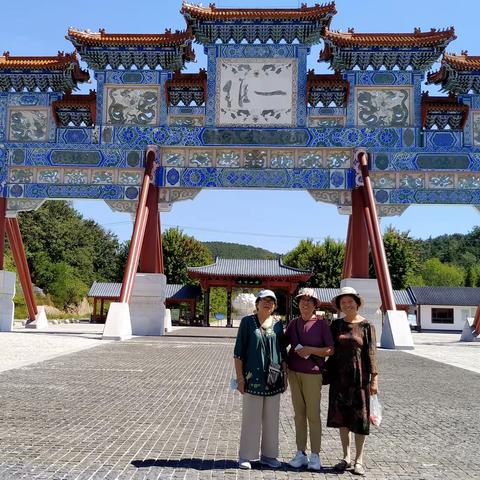 同窗乐游横山寺