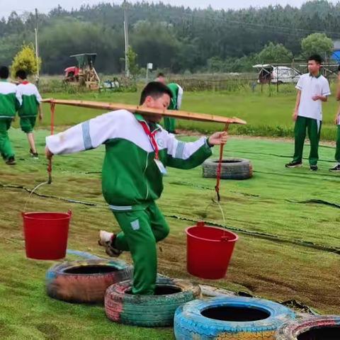 八5班研学挑水活动
