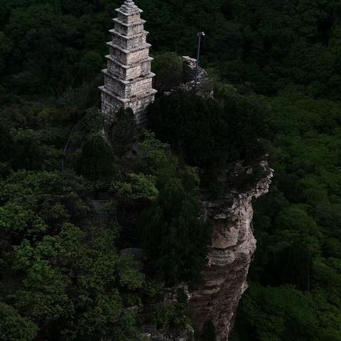 藏龙涧报恩塔