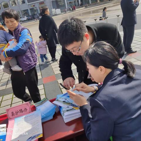 上饶车务段联合婺源车站派出所、婺源县委县政府组织开展路外安全活动