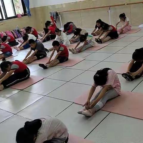 厚之韵（民族舞二社团）