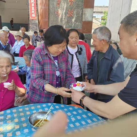 浓情母爱 感恩相伴   殿镇村固定党日活动