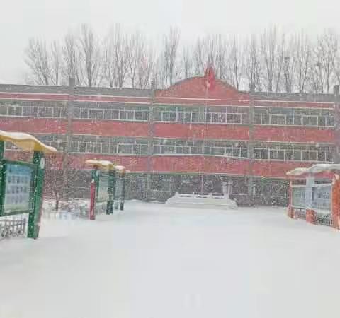 望亭镇北刘口小学一一班雪“景”