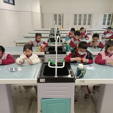 华山第四小学科技创新社团一二年级 铅笔导电
