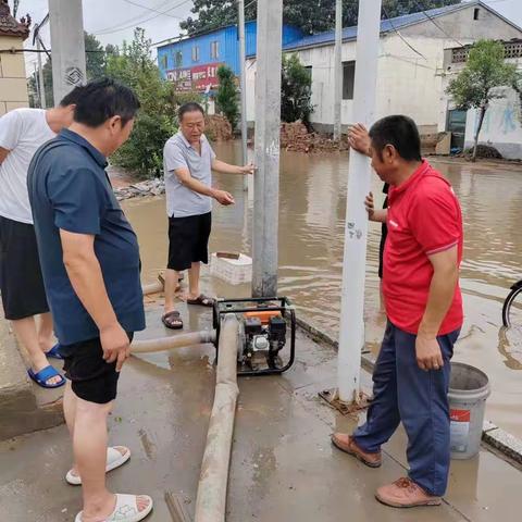 张果屯镇：党员冲在前，共抗“杜苏芮”