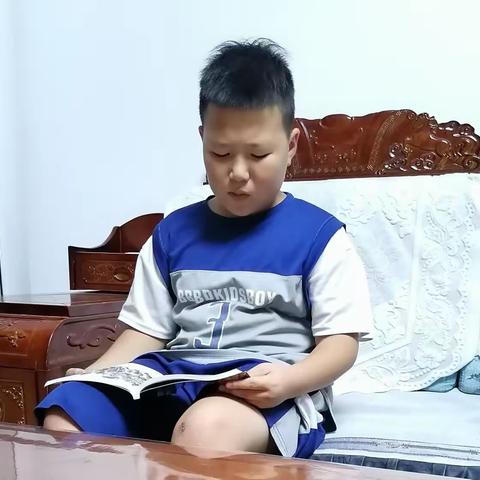 我是池阳小学三年级二班王艺童，我正在参加学校的"微阅读""活动。