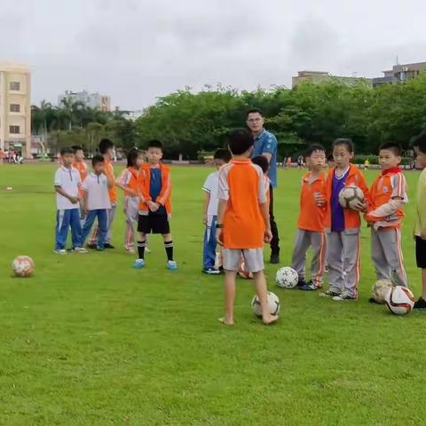 海口市桂林洋中心小学2021-2022学年度第二学期二年级足球特色班