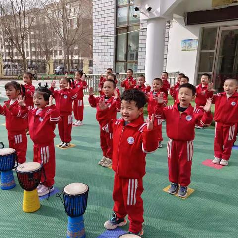 “音”润童心 “乐”伴同行﻿ ---高铁新区第一幼儿园奥尔夫音乐快闪活动