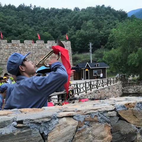 追寻红色记忆，共聚青春力量——安居镇中心学校赴田王寨研学旅行