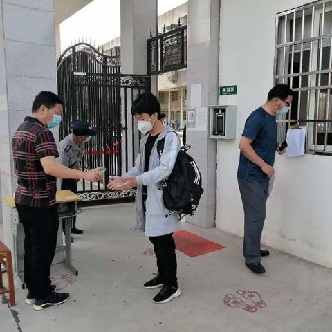 钱场镇中学安全有序开启复课复学