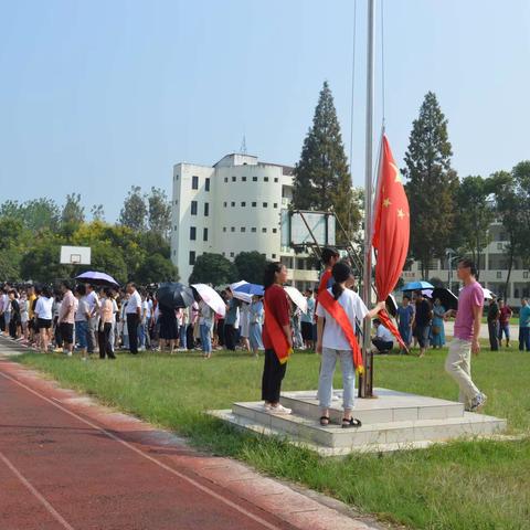 京山市钱场中学举行“厉行节约，反对浪费”国旗下主题签名活动