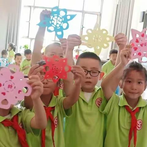 白银区第二小学♥二年级五班手工剪纸