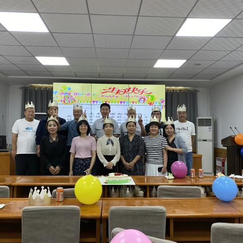 深情暖人心 共庆生日会，--渭南公司为员工举行集体生日会