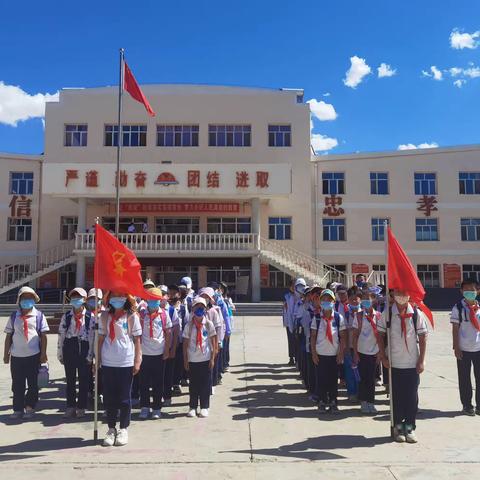 阿右旗直属完全小学四年级学生实地参观爱国主义教育基地