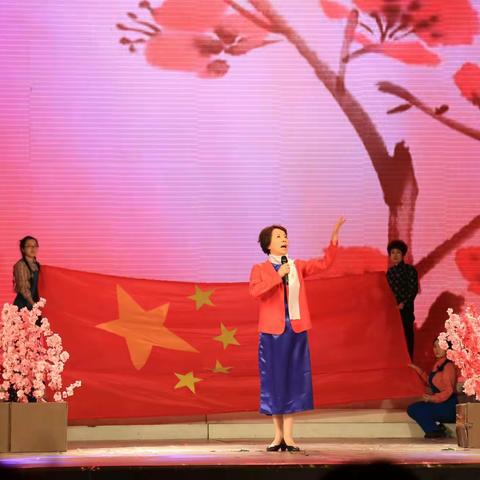 青丝华发十六载，荣退颐养爱满园