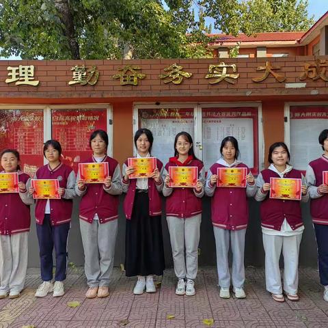 以赛促写展精彩——江苏师范大学附属实验学校高二年级英语书法大赛决赛纪实