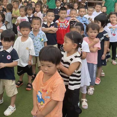 四季康城第二幼儿园小一班第二周户外美篇