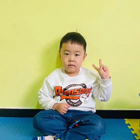 王嘉毅    举重运动员