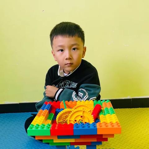 吕政杨   世博馆