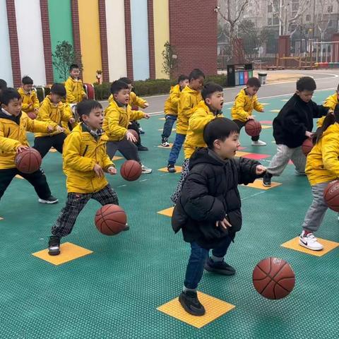 🌟伟才幼儿园KA4班第四周精彩掠影———以🏀球筑梦