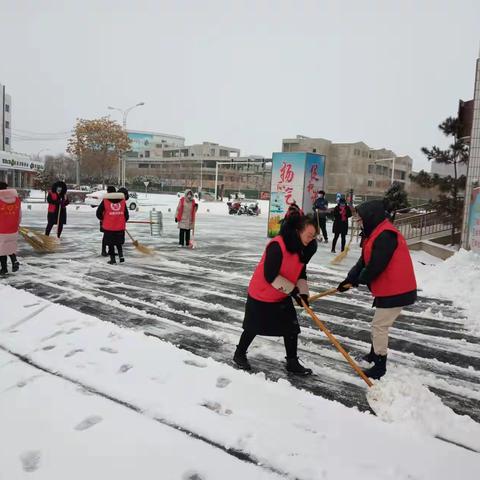 铲冰除雪保出行·志愿服务暖人心