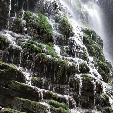 雨中的坐龙峡