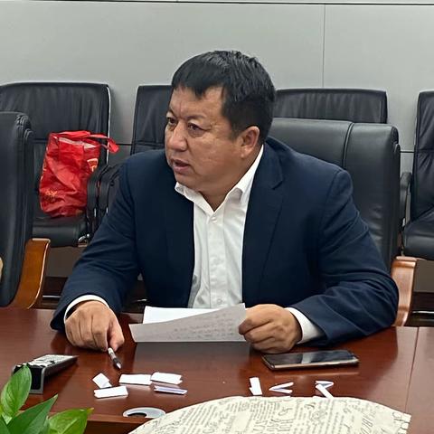 乌审支行营业室召开2021年第四季度业务冲刺动员会议