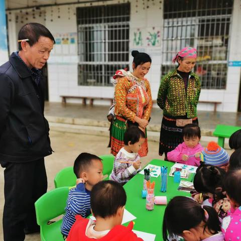 大手拉小手，我们一起走。——牛场小学附属幼儿园送教服务活动