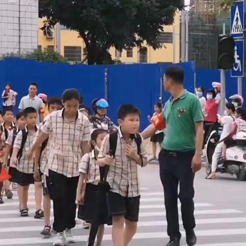 党员先锋做表率，保平安•护未来----博白镇第六小学党支部主题党日活动