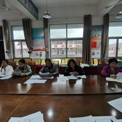 凝心聚力谋发展，踔厉奋发创辉煌 ——水冶镇二中召开九年级模拟考试成绩分析会