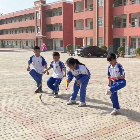 老赵庄镇中心小学踢键子社团