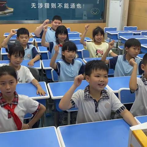 迈向精彩艺术人生，绽放校园文化魅力