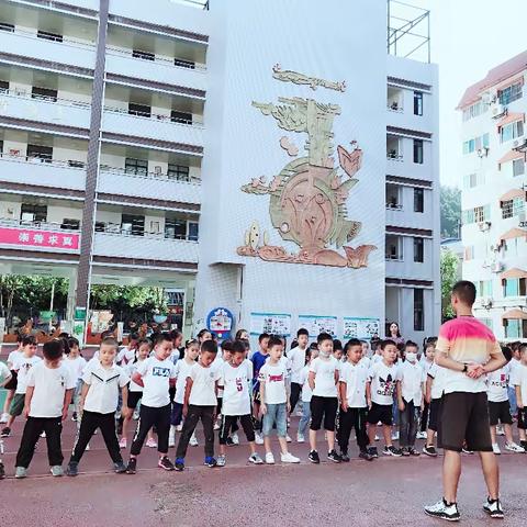 新起点，新征程。——绵阳市富乐实验小学2020年秋季一年级八班“小小君子养成记”常规训练活动