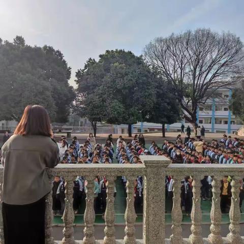 马田完小国旗下一周一诵读（第16.17周）