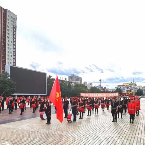 黑龙江大兴安岭，加格达奇首届百人水兵舞。