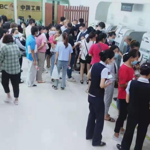阳逻开发区支行高效开展银校通服务工作